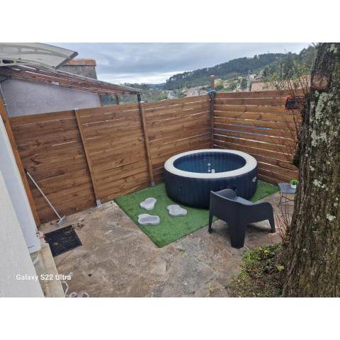 logement complet avec jacuzzi extérieur