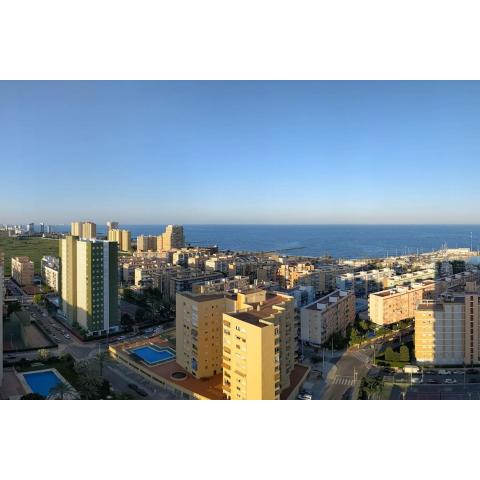 Luminoso apartamento con vistas al mar de 180º