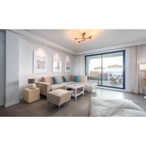 Luxurious apartment with sea views Blue Suites B2-103