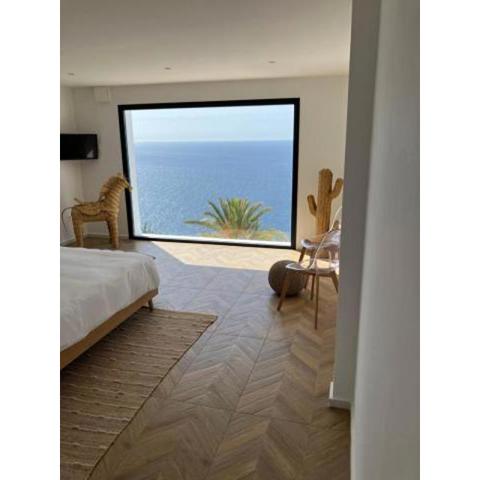 Luxury, panoramic sea view 4 bedrooms en-suite mansion