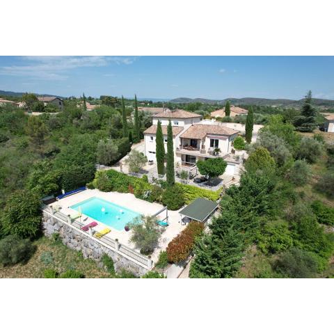 Magnifique villa au calme avec vue dégagée pour 10 personnes