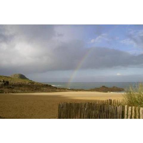 Maison avec jardin et plage de sable fin accessible à pied à 300m