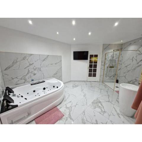 Maison Chic avec jacuzzi. UrbanSpa60