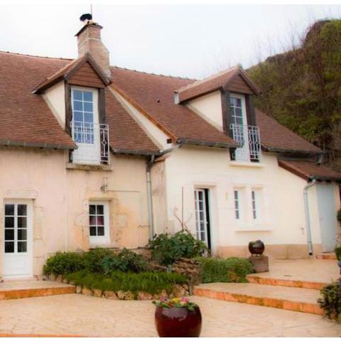 Maison de 2 chambres avec jardin clos et wifi a Saint Gondon