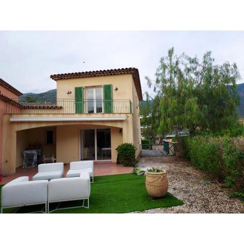 Maison de 3 chambres avec jardin clos a Le Lavandou