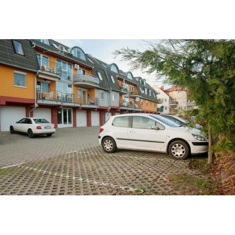 Moderne Ferienwohnung Familienidylle mit Klimaanlage, Parkplatz, Balkon für 4 Personen