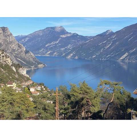 New house with panoramic views over Lake Garda