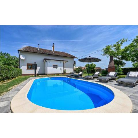 Nice home in Gudovac with WiFi, Outdoor swimming pool and 2 Bedrooms