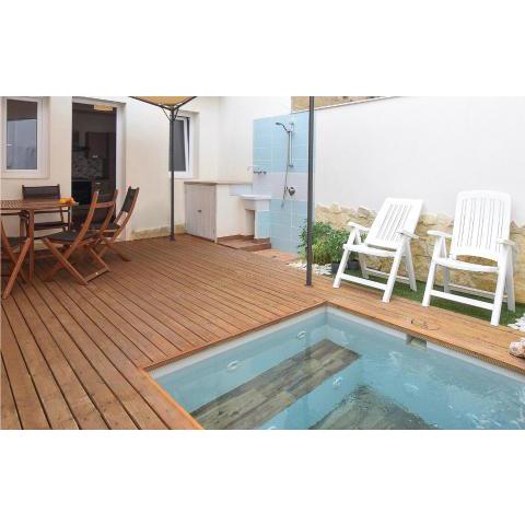 Nice home in Marina di Ragusa with Jacuzzi, WiFi and 2 Bedrooms