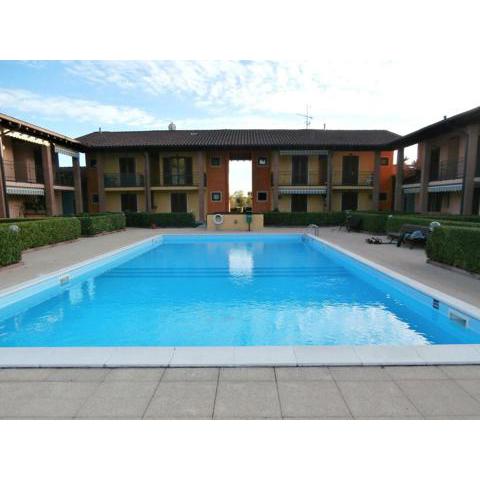 Peschiera Lake and Pool Apartment