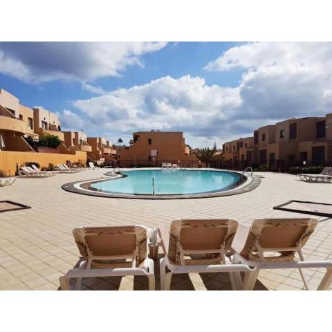 Piscina & Wifi. SUNNY apartement, swimming pool.