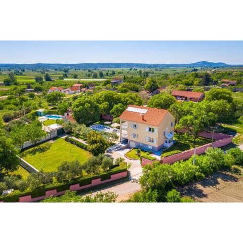 Poolincluded - Amazing estate Uzelac