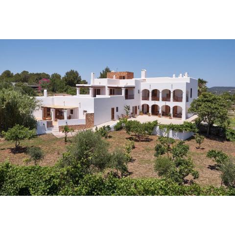 Private Family Size Villa in Nature with Tennis, Basketball and Football Courts for Holidays and Retreats