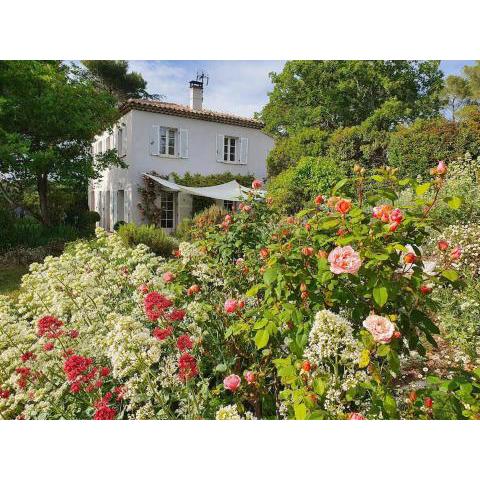 Quiet house, swimming pool, 5 bedrooms, 4km from the center of AIX EN PROVENCE (13)