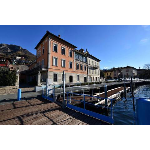 Residenza di Prestigio In Riva al Lago Marone Primo Piano