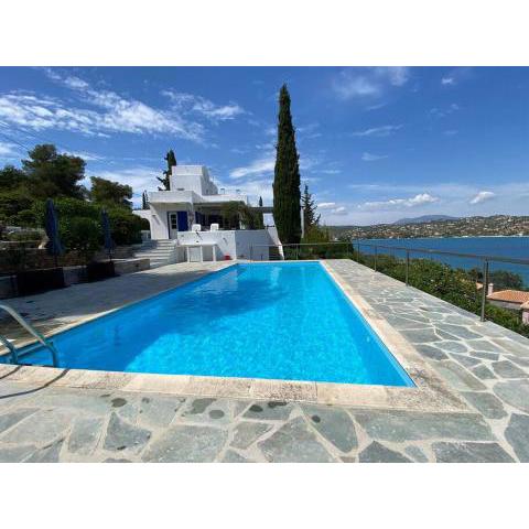 RETREAT VILLA BY THE SEA WITH POOL IN PORTO HELI