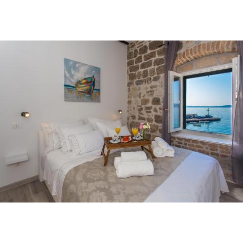 Seafront apartment in historical Cippico castle