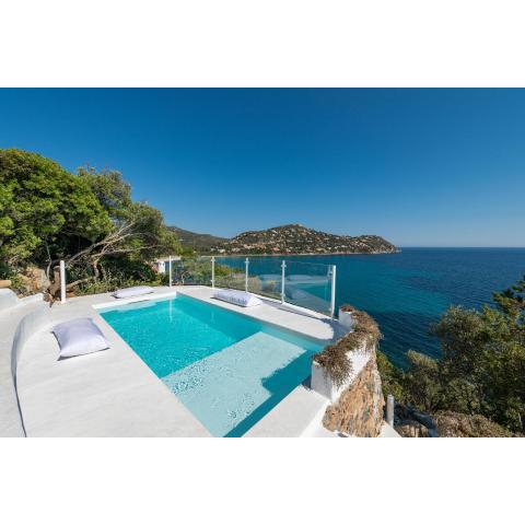 Seafront Villa with private pool