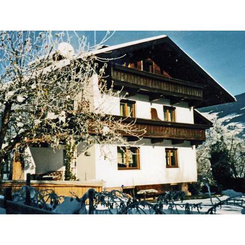 Spacious Apartment in F gen near Ski Area