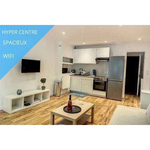 STUDIO HYPER CENTRE GARE VIEIL ANTIBES MER 2PERS