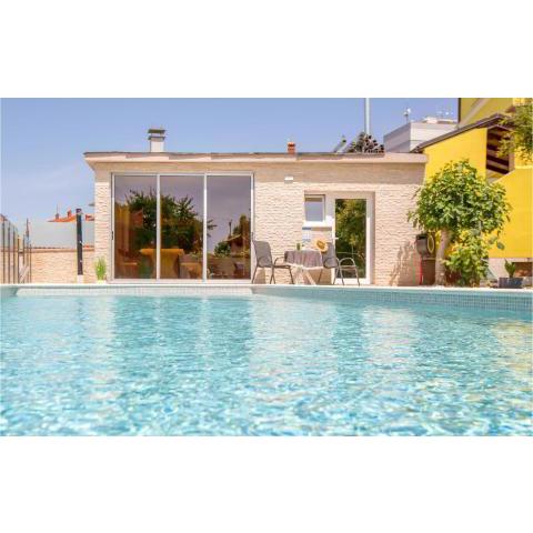 Stunning apartment in Pula with Outdoor swimming pool, 1 Bedrooms and WiFi