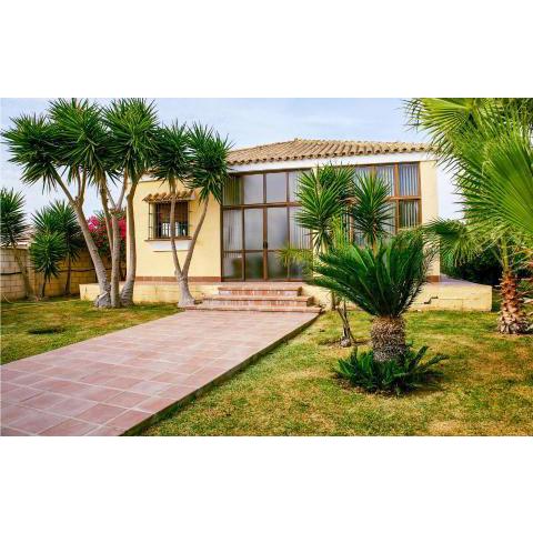 Stunning home in Conil de la Frontera with Outdoor swimming pool, Swimming pool and 2 Bedrooms