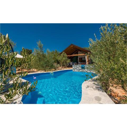 Stunning home in Punat with Jacuzzi, WiFi and Private swimming pool