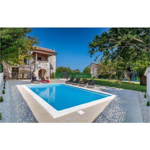 Stunning home in Rojnici with Outdoor swimming pool, WiFi and 2 Bedrooms