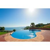 SUNNY HOUSE AT THE BEACH infinity pool shared