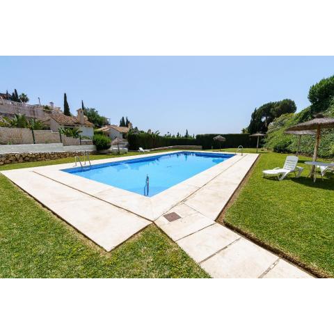 Sunny Tranquility With Pool