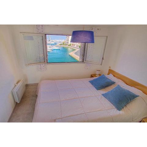 T2 dans la marina du port de Canet - 2622 -