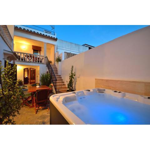 Townhouse with Jacuzzi in Pollensa