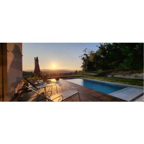 Villa avec piscine et vue admirable sur la nature