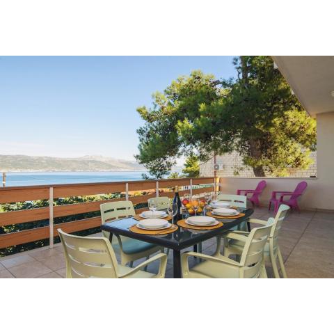 Villa Bua - Beautiful Seafront Apartments