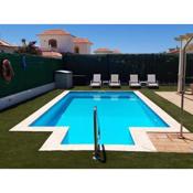 Villa Dwarika, Home Away From Home - Private heated pool and Jacuzzi