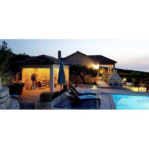 Villa Ita - with pool and view