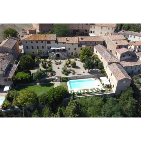 Villa La Consuma : casa storica in paese, giardino, piscina, WiFi