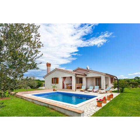 Villa Mirela with a comfortable garden and pool