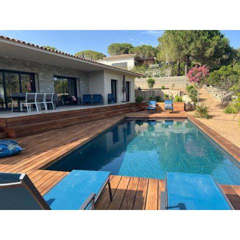 Villa Monte e Mare, piscine chauffée, climatisée à 5 mn de la plage de santa giulia