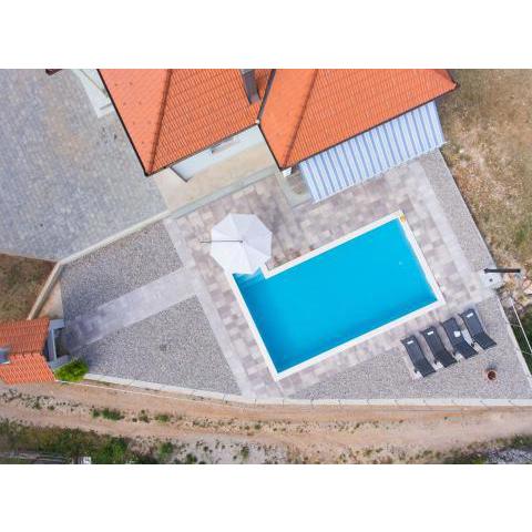 Villa Toni, villa in Imotski, private pool, barbeque, private parking