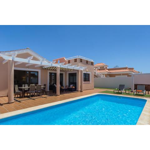 Villa with private pool, near beach and golf Caleta de Fuste- Villa Charlotte