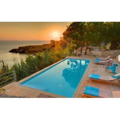 VILLAPARADISO Beach front Villa Makris Gialos