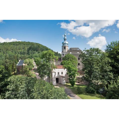 Zamek Sarny - Schloss Scharfeneck